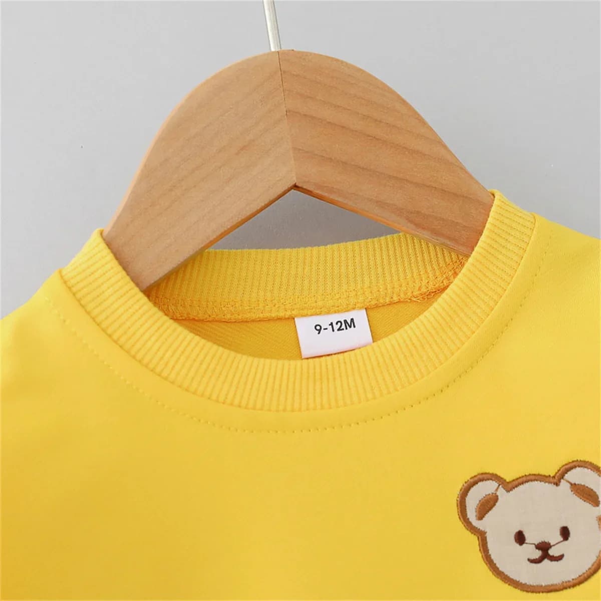 2-Piece Kids Bear Outfit Set – Long Sleeve Round Neck Top & Pants for Spring and Autumn